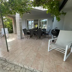 haus-enna-apartment-eg-top-lage-meerblick-terrasse-grill.in-istria.net/